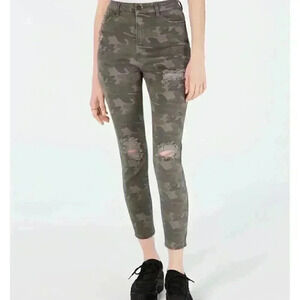 Vanilla Star Jeans Ripped Camo Cropped size 7 in Juniors